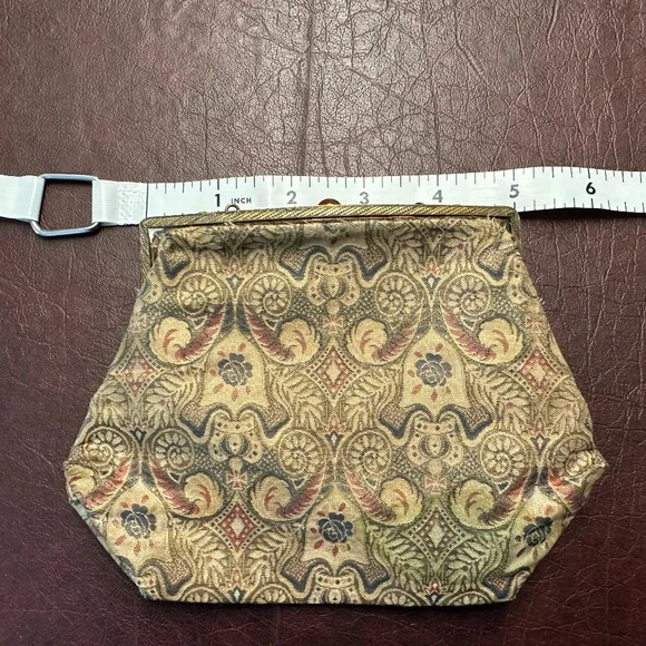 Vintage Beige/cream tapestry clutch handbag. - Picture 2 of 6